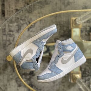 Alternative view of Jordan 1 High Hyper Royal