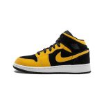 Jordan 1 Mid Reverse New Love